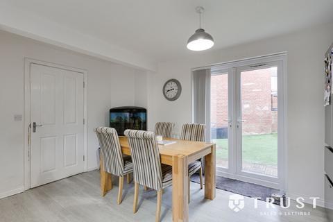 4 bedroom terraced house for sale, Westfield Street, Heckmondwike, WF16