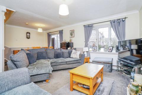 4 bedroom detached house for sale, Glen Court, Castleford