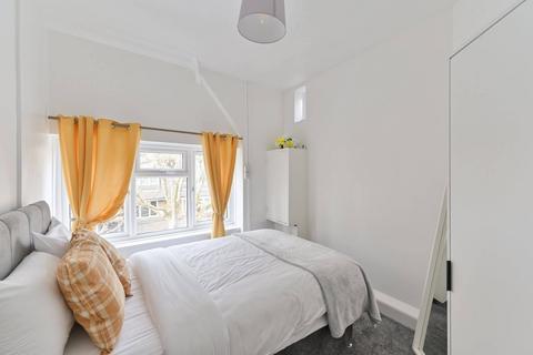 2 bedroom maisonette to rent, Holgate Avenue, SW11, Battersea, London, SW11