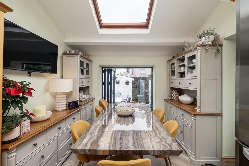 Breakfast Room 2