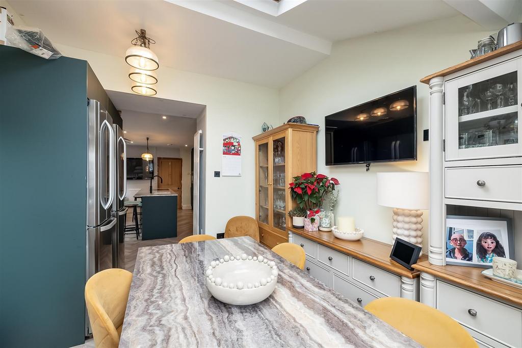 Breakfast Room 3