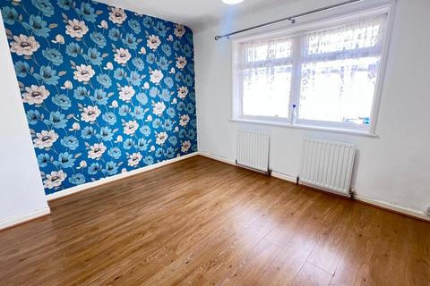 2 bedroom detached house to rent, Dagenham, Essex, RM8 2TB
