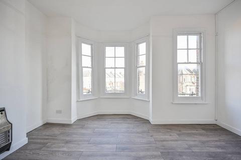 1 bedroom flat for sale, Gladstone Avenue, Wood Green, London, N22