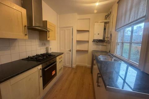 2 bedroom terraced house to rent, Shakespeare Road, The Mounts,  Northampton