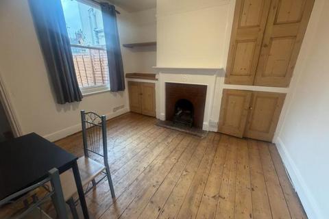 2 bedroom terraced house to rent, Shakespeare Road, The Mounts,  Northampton