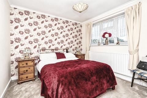 3 bedroom semi-detached house for sale, Magdalen Close, Byfleet, Surrey, KT14