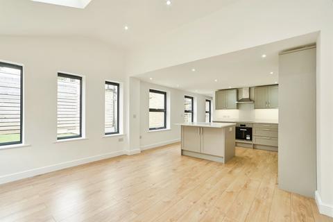 2 bedroom end of terrace house for sale, Robin Lane, Pudsey