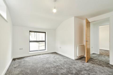 2 bedroom end of terrace house for sale, Robin Lane, Pudsey