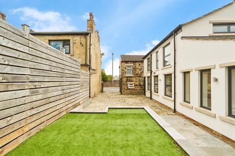 2 bedroom end of terrace house for sale, Robin Lane, Pudsey