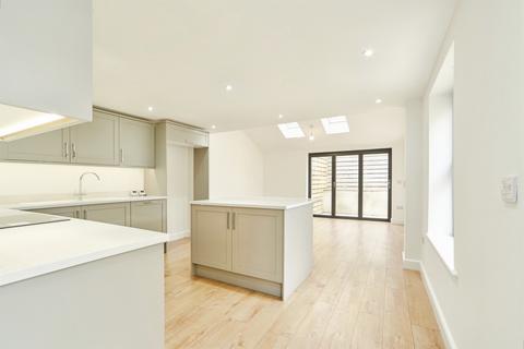 2 bedroom end of terrace house for sale, Robin Lane, Pudsey