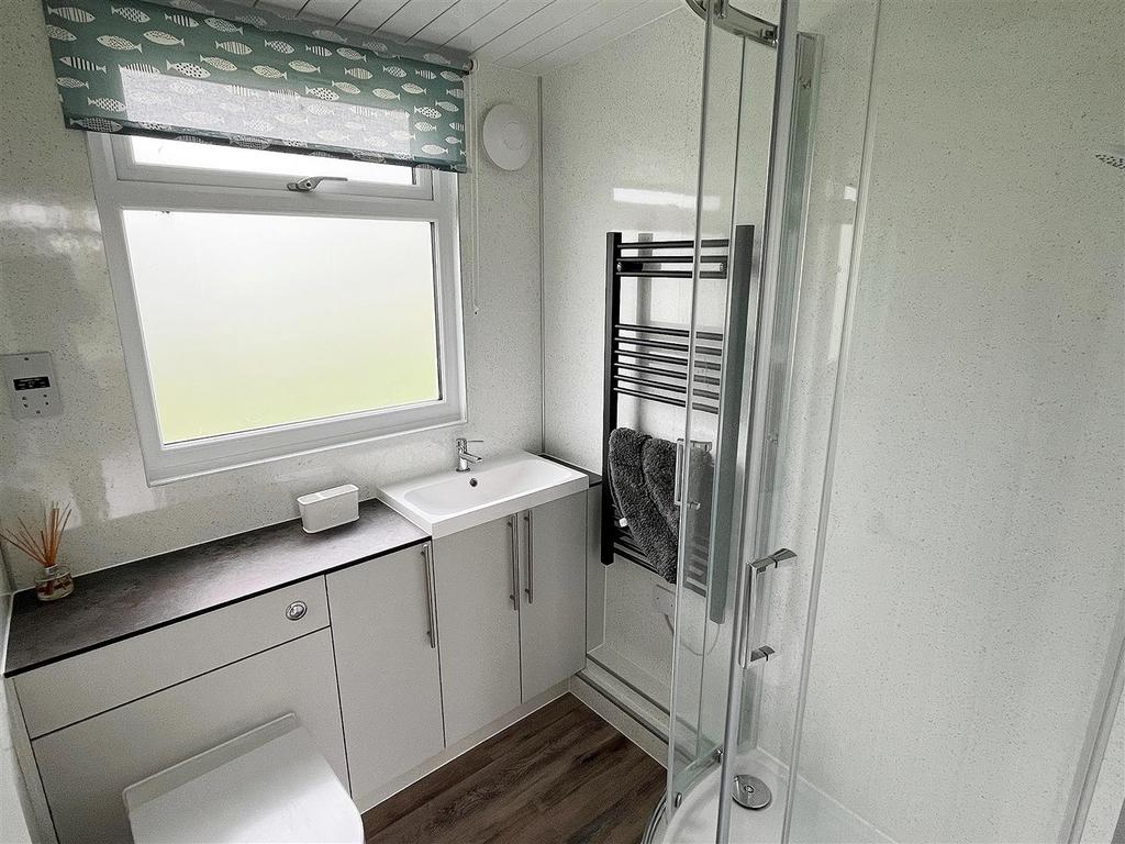 Shower Room.jpg