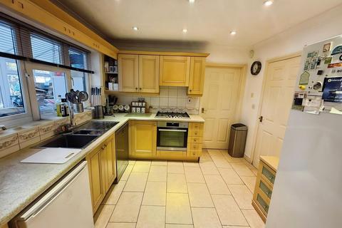 4 bedroom property to rent, Oxney Road, Peterborough, PE1
