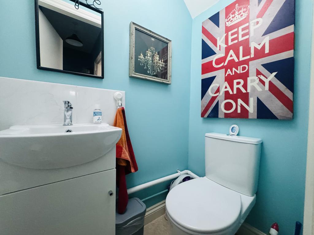 Cloakroom/wc