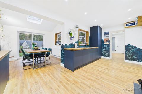 4 bedroom detached house for sale, Park Crescent, Doveridge DE6