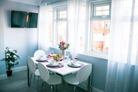 2 bedroom maisonette to rent, South Cliff Avenue, EASTBOURNE