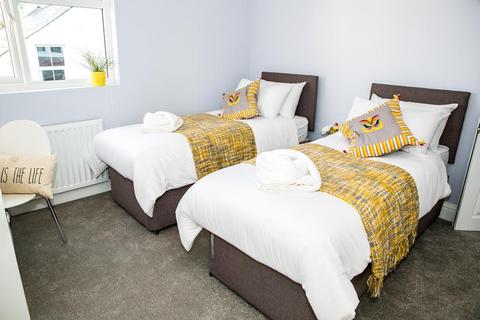 2 bedroom maisonette to rent, South Cliff Avenue, EASTBOURNE