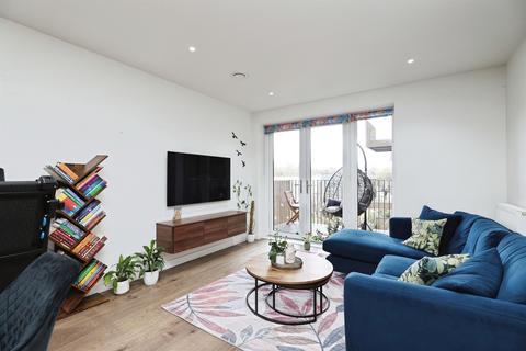 2 bedroom flat for sale, Frogmore Avenue, Watford