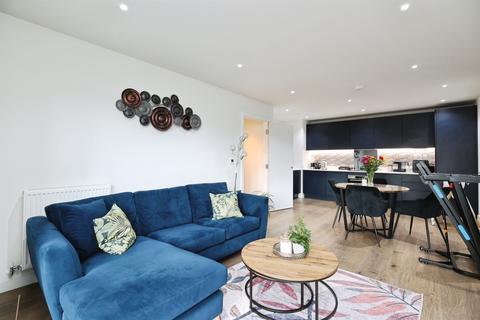 2 bedroom flat for sale, Frogmore Avenue, Watford