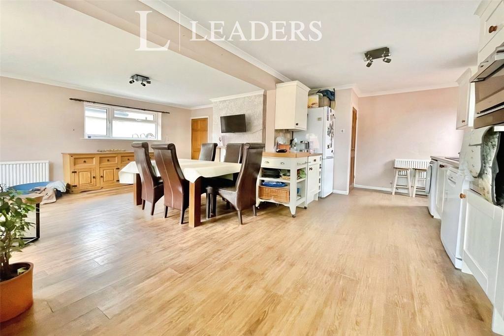 Kitchen/Dining Area