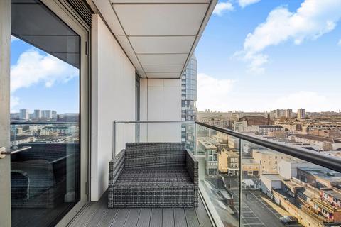 2 bedroom flat for sale, City North Place, Finsbury Park, N4