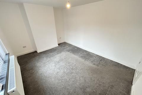 3 bedroom semi-detached house to rent, Summer Lane, DUDLEY