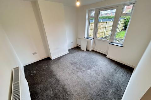 3 bedroom semi-detached house to rent, Summer Lane, DUDLEY