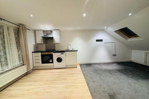 Terraced house to rent, All Bills Included Studio, Couples Welcome, IG3