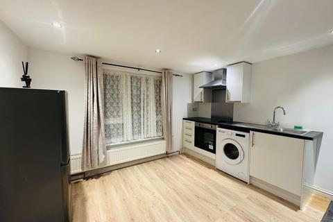 Terraced house to rent, All Bills Included Studio, Couples Welcome, IG3