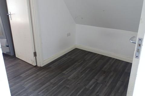 Studio to rent, D Western Road, Southall