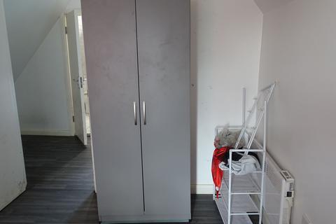 Studio to rent, D Western Road, Southall