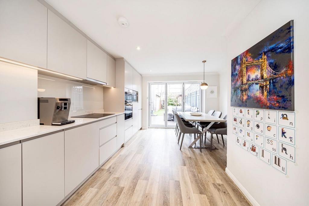 House in London, East Smithfield, Wapping - View 2