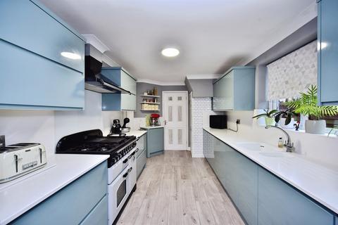 4 bedroom detached house for sale, Phoenix Drive, Wateringbury, Maidstone