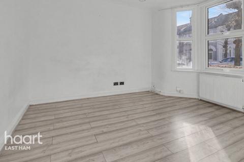 3 bedroom terraced house for sale, Sixth Avenue, London