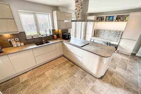 4 bedroom detached house for sale, Lavender Close, Corby NN18