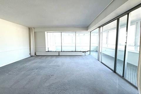 2 bedroom flat to rent, Kings Road, BRIGHTON