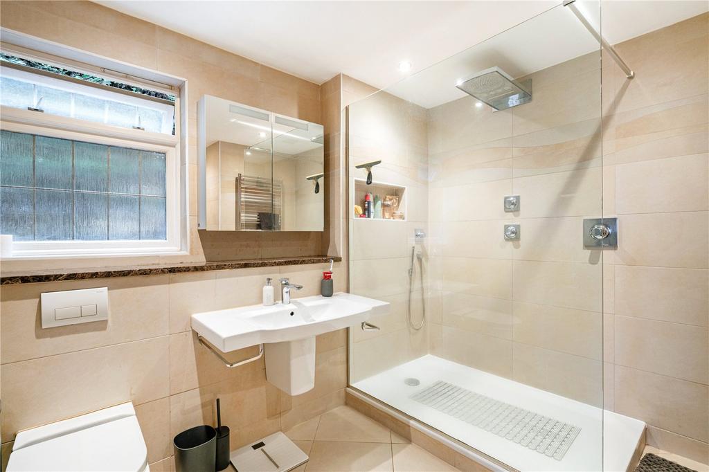 Principal Bathroom