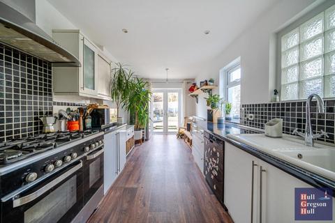 3 bedroom end of terrace house for sale, Clarence Road, Portland