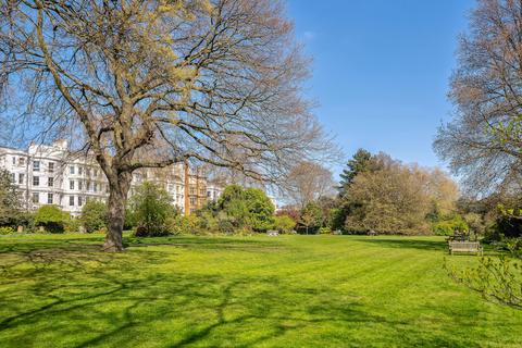 3 bedroom flat for sale, Buckingham Court, Kensington Park Road, Notting Hill, London W11.