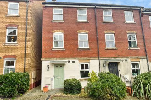 3 bedroom end of terrace house for sale, Longacres, Bridgend, CF31