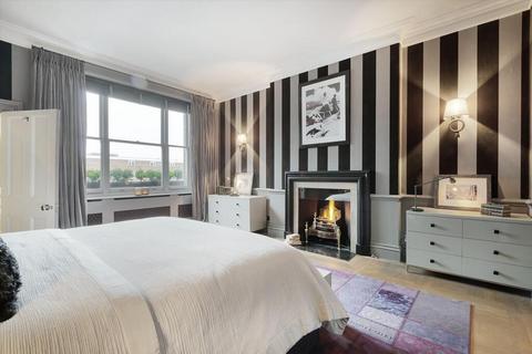 2 bedroom apartment to rent, Cadogan Square, London, SW1X