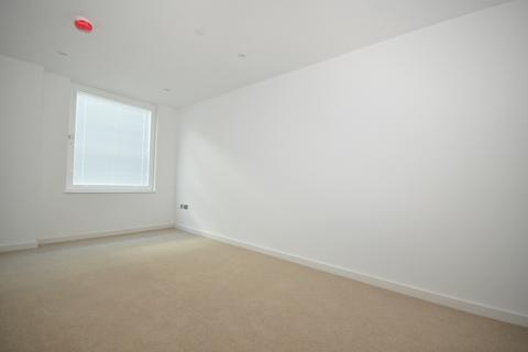 2 bedroom apartment to rent, Linden House Chart Way RH12