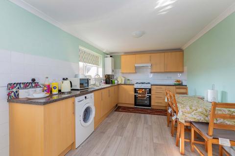 undefined, Queensway, Maidenhead SL6