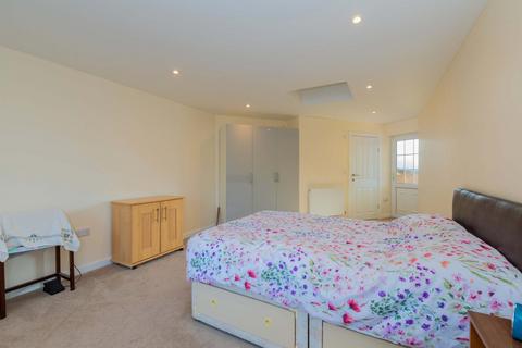 undefined, Queensway, Maidenhead SL6