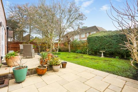 undefined, Court Road, Banstead SM7
