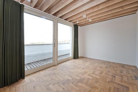 2 bedroom flat to rent, Woodstock Grove, London, UK, W12