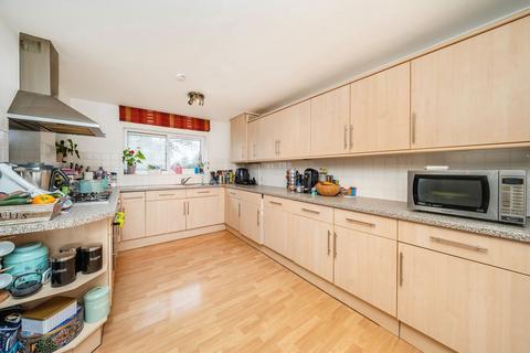 3 bedroom flat for sale, Belvedere Drive, London SW19
