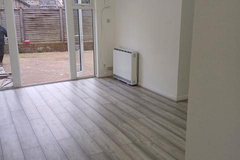 3 bedroom apartment to rent, Leabank Square, Hackney Wick, London, Greater London, E9
