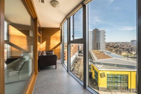 1 bedroom flat for sale, Lombard Road, London SW11