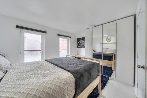 4 bedroom end of terrace house for sale, Calypso Crescent, London, SE15