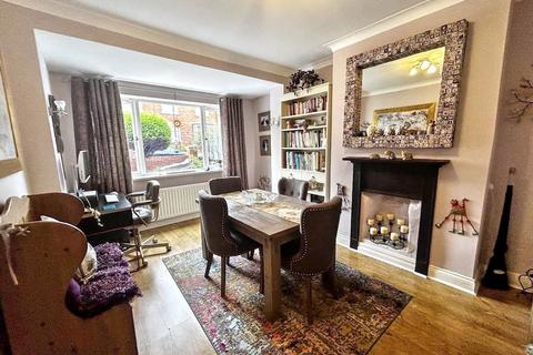 3 bedroom semi-detached house for sale, High View, Wallsend, Tyne and Wear, NE28 8SS